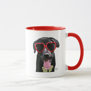 Schwarzes Labrador mit Herzsonnenbrille Tasse