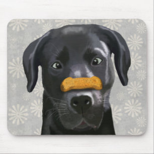 Schwarzes Labrador mit Knochen an der Nase 2 Mousepad