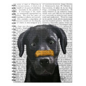 Schwarzes Labrador mit Knochen auf der Nase Notizblock (Vorderseite)