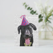 Schwarzes Labrador mit Party-Hut Einladungspostkarte (Stehend Vorderseite)