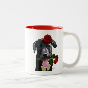 Schwarzes Labrador mit Rosen 2 Zweifarbige Tasse