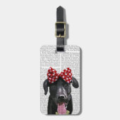 Schwarzes Labrador mit rotem Bogen auf Kopf Gepäckanhänger (Vorderseite vertikal)