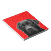 Schwarzes Labrador mit rotem Herzen Notizblock (angewinkelt)