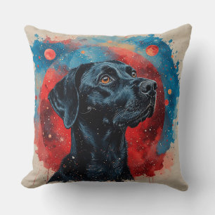 Schwarzes Labrador-Porträt in einem kosmischen Rau Kissen