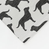 Schwarzes Labrador-Retriever-Silhouette-Muster Fleecedecke (Ecke)