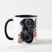 Schwarzes Labrador retriever und Flagge Tasse (Links)