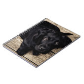 Schwarzes Labrador Retriever Welpe auf Holz Notizblock (Linke Seite)