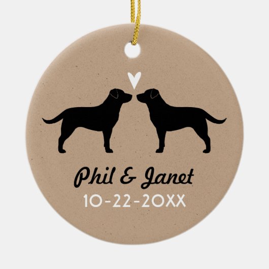 Schwarzes Labrador Retrievers Paar mit Herz-Custom Keramik Ornament (Vorne)