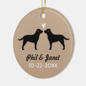 Schwarzes Labrador Retrievers Paar mit Herz-Custom Keramik Ornament (Links)
