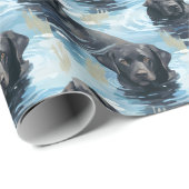 Schwarzes Labrador-Schwimmmuster Geschenkpapier (Rolleneckpunkt)