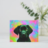 Schwarzes Labrador vor einem farbenfrohen Postkarte (Stehend Vorderseite)