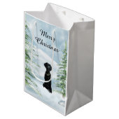 Schwarzes Labrador Weihnachten Mittlere Geschenktüte (Vorderseite Schrägansicht)