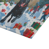 Schwarzes Labrador Weihnachtsfest Schneeszene Schneidebrett (Ecke)