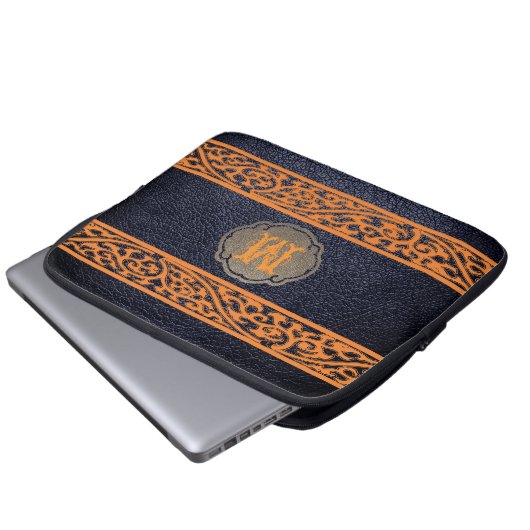 Schwarzes Leder. Custom Monogram Laptopschutzhülle (Vorne Knopf)