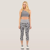 Schwarzes Leopard-Muster auf Grau Capri Leggings (Vorderseite)