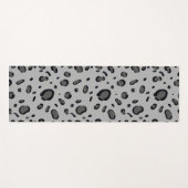 Schwarzes Leopard-Muster auf Grau Yogamatte (Vorderseite (Horizontal))
