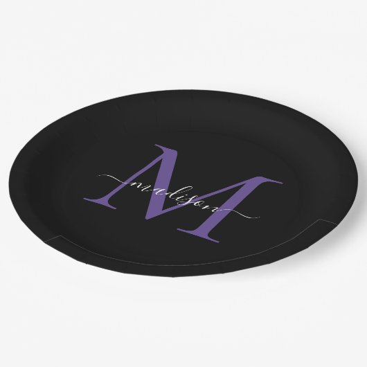 Schwarzes Lila Violet Monogram Modernes, elegantes Pappteller (Schrägansicht)