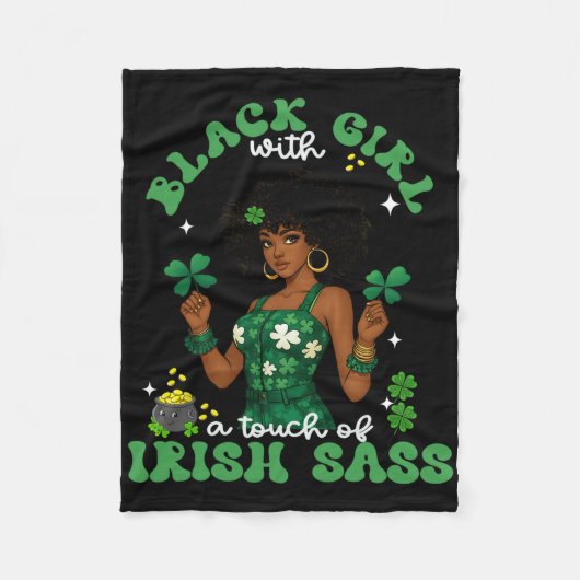 Schwarzes Mädchen mit irischem S St. Patrick's Day Fleecedecke (Vorderseite)