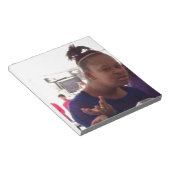 Schwarzes Mädchen, was Mem Notizblock (angewinkelt)