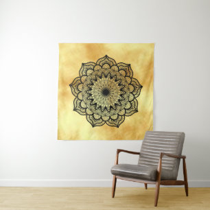 Schwarzes Mandala auf goldenem Hintergrund Quadrat Wandteppich