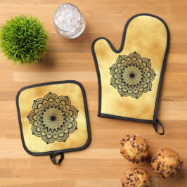 Schwarzes Mandala auf weichem goldfarbenem Hinterg Ofenhandschuh & Topflappen-Set