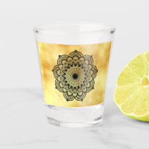 Schwarzes Mandala auf weichem goldfarbenem Hinterg