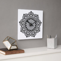 Schwarzes Mandala auf weißem Hintergrund