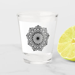 Schwarzes Mandala auf weißem Hintergrund Schnapsglas
