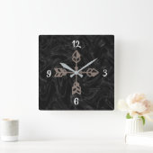 Schwarzes Marmor, braune Arrow Square Uhr (Zuhause)