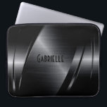 Schwarzes Metallisches modernes geometrisches Desi Laptopschutzhülle<br><div class="desc">Schwarz glänzend metallisches Aussehen, Edelstahlmuster. Benutzerdefiniertes und optionales Monogramm Verfügbar auf anderen Produkten und kann für jedes der Produkte, die auf Zazzle angeboten werden, angefordert werden. Shine ist eine digitale Illusion und kein echter metallischer Glanz.</div>