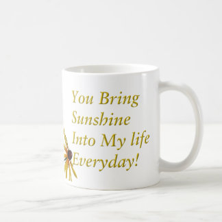 Schwarzes mit Augen Susans, Gänseblümchen Kaffeetasse