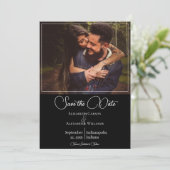 Schwarzes modernes Foto Save the Date (Stehend Vorderseite)