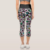 Schwarzes, modernes Leopard-Muster Capri Leggings (Rückseite)