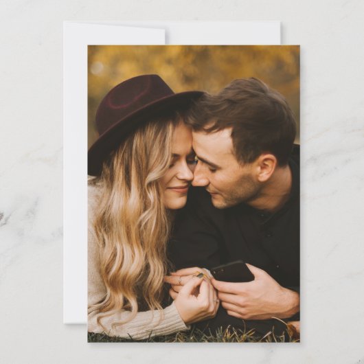 Schwarzes modernes Minimal-Foto Hochzeit Einladung (Rückseite)