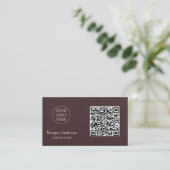 Schwarzes modernes professionelles QR-Code-Geschäf Visitenkarte (Stehend Vorderseite)