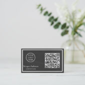 Schwarzes modernes professionelles QR-Code-Geschäf Visitenkarte (Stehend Vorderseite)