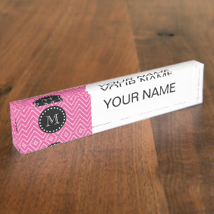 Schwarzes Monogramm des heißes Rosa-Zickzack Namensplakette