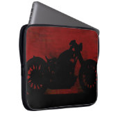 schwarzes Motorrad auf roter Rückseite Laptopschutzhülle (Vorne Rechts)