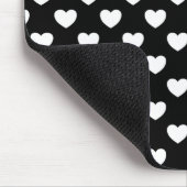 Schwarzes Mousepad mit stilvollem, weißem Herzmust (Ecke)