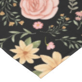 Schwarzes Muster für Vintage Wildblume Rose Tischdecke (Schrägansicht)