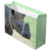 Schwarzes Nashorn Große Geschenktüte (Vorderseite Schrägansicht)