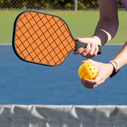 Schwarzes Netzgewebe auf orangefarbenem Paddel Pickleball Schläger (InSitu)