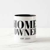 Schwarzes neues Eigenheim Jahr eingerichtet Zweifarbige Tasse (Mittel)