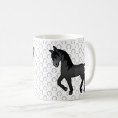 Schwarzes Niedliches Cartoon Trotting Horse Kaffeetasse (VorderseiteRechts)