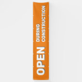 Schwarzes offenes Banner während des Baubanners (Vertikal)