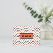 Schwarzes oranges Chevron-Zickzackmuster Visitenkarte (Stehend Vorderseite)