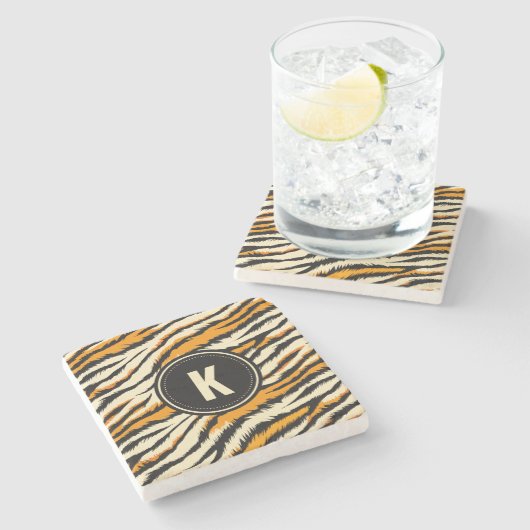 Schwarzes oranges Tiger-Streifenmuster-Monogramm Steinuntersetzer (Seitenansicht)