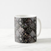 Schwarzes Patchwork Aussehen Quiltmuster Kaffeetasse (VorderseiteRechts)