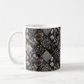 Schwarzes Patchwork Aussehen Quiltmuster Kaffeetasse (Links)
