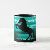 Schwarzes Pferd Aquamariner Himmel und Wasser Tasse (Zentrum)